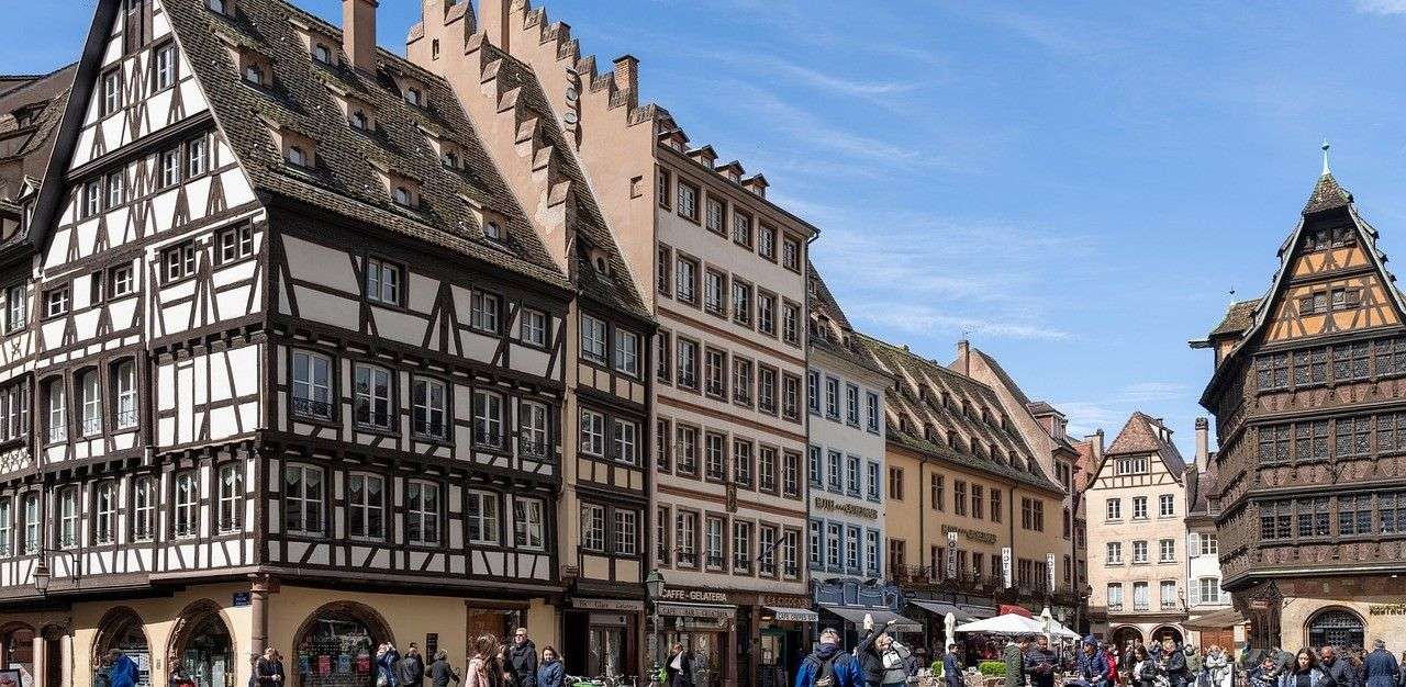 Place de la cathédrale, proche Hôtel Gutenberg