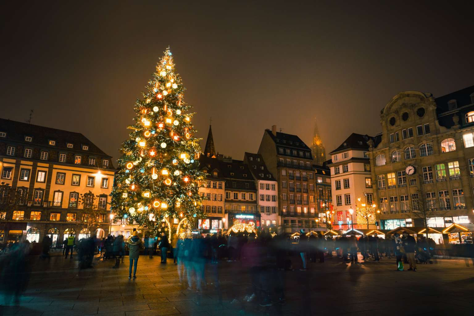 sapin de noel de Strasbourg à noel proche Hôtel Gutenberg